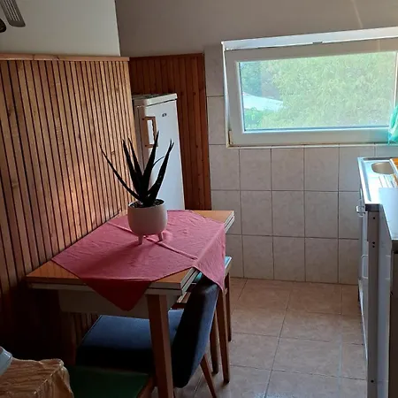 Aranypart 35 Apartman *