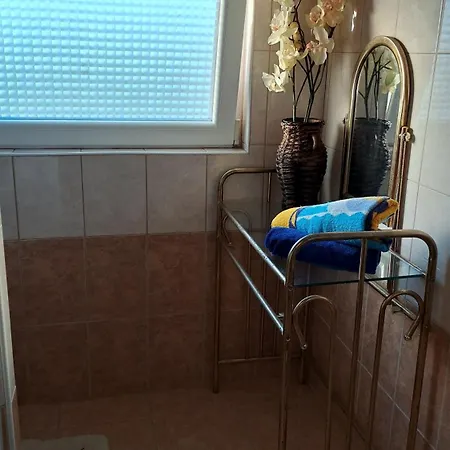 Aranypart 35 Apartman